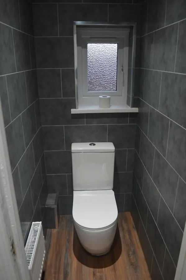 9 Bed House Apartment Newcastle upon Tyne 0*,