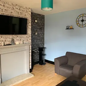 Ovington Grove 1 Free Parking Fully Equipped Kitchen 3 Bedrooms Netflix Newcastle upon Tyne